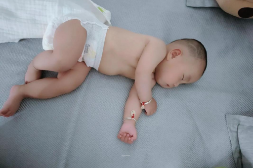 龙海孕妇肚子一跳一跳